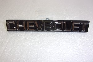 GRILL EMBLEM 80-81 
